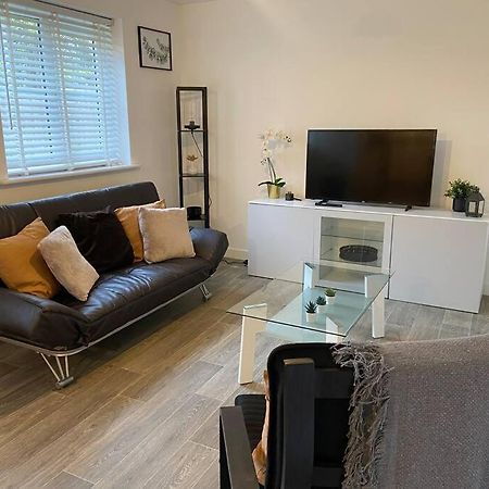 2 Bedroom Private Spacious Apartment In West Midlands Birmingham Dış mekan fotoğraf