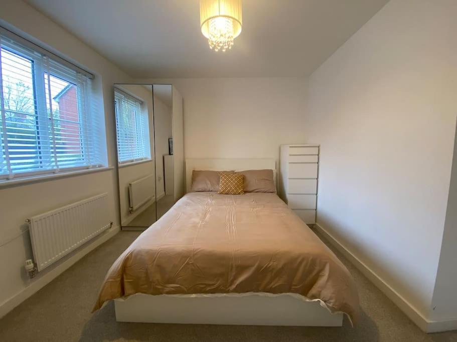 2 Bedroom Private Spacious Apartment In West Midlands Birmingham Dış mekan fotoğraf