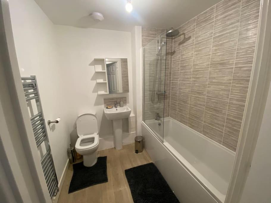 2 Bedroom Private Spacious Apartment In West Midlands Birmingham Dış mekan fotoğraf