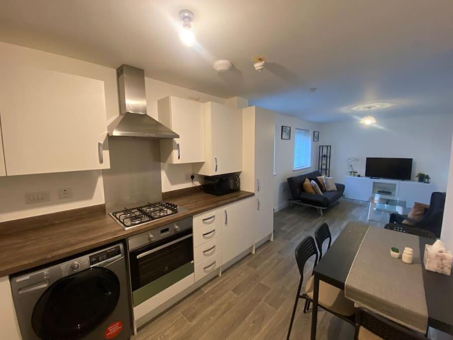 2 Bedroom Private Spacious Apartment In West Midlands Birmingham Dış mekan fotoğraf